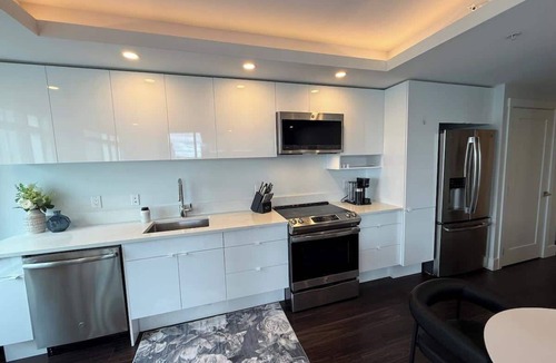 Downtown Halifax Apartment | Waterfront 1 BR corner unit - 6 appliances & gym