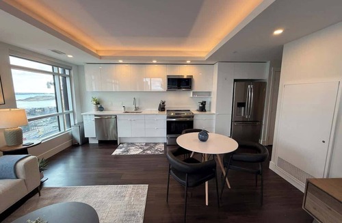 Downtown Halifax Apartment | Waterfront 1 BR corner unit - 6 appliances & gym