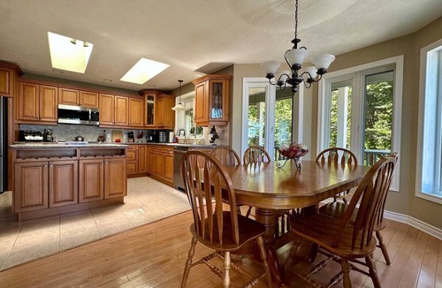 Tobermory Cottage | Waterfront | 22' Windows | Starlink | Kayaks