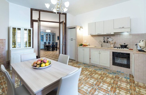 Santa Flavia Apartment | Waterfront apartment with beach access