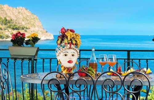 Santa Flavia Apartment | Waterfront apartment with beach access