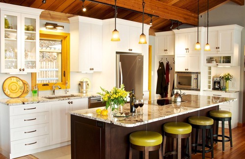 Bowen Island Cottage | Waterfront~Beach~Panoramic Sea Views~New Kitchen~Lrg Sunny Seaside decks~BBQ