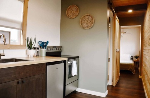 Sainte-Anne-de-Kent Apartment | Waterfront Seacan Retreat w/Hot Tub & Sauna