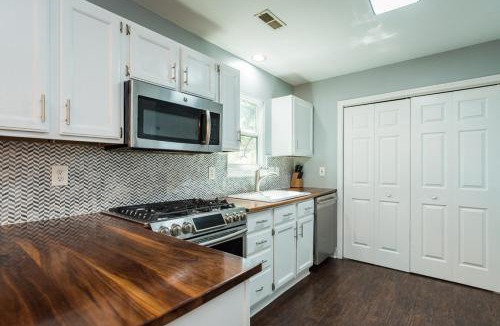 Chapel Hill House | Waterfront Chapel Hill Retreat Near UNC, Sleeps 10