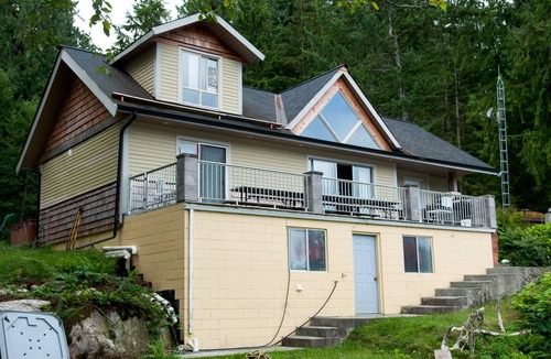 Egmont House | Waterfront,Dock,View,Dive,Kayak,Eagles,Seals,Boating,occasional Whales & Hiking!