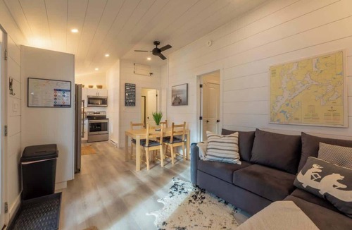 Lake of Bays House | Waterfront Four Season Cottage in the Woods WiFi