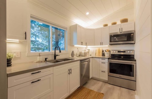 Lake of Bays House | Waterfront Four Season Cottage in the Woods WiFi