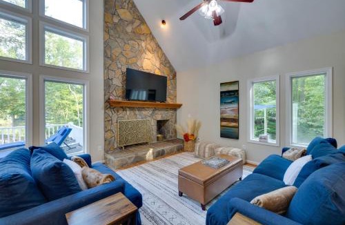 Pine Top House | Waterfront Hartfield Vacation Rental w/Dock!