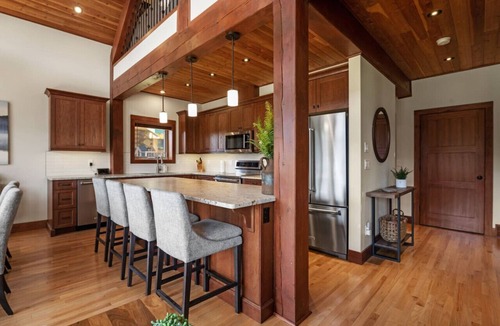 East Kootenay Apartment | Waterfront Lodge | Private Dock | Rocky Mountains