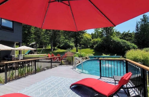 Messines Cottage | Waterfront Oasis : Sauna, HotTub, Skidoo Trails Getaway