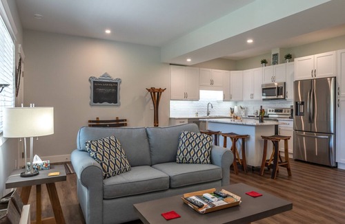 Oliver House | Waterfront self-contained 1 Bedroom Suite - Sleeps 2