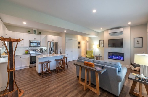 Oliver House | Waterfront self-contained 1 Bedroom Suite - Sleeps 2