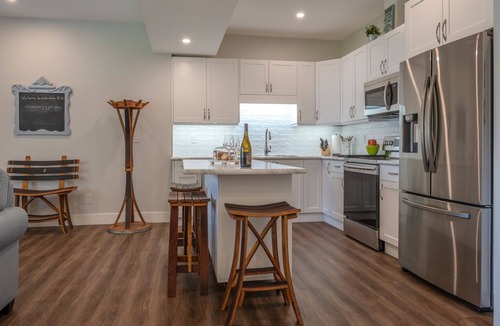 Oliver House | Waterfront self-contained 1 Bedroom Suite - Sleeps 2