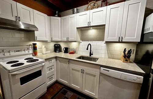 Ucluelet Cottage | Waterfront Timber-Frame Cottage!