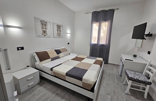 Porto Empedocle Apartment | Waterfront with Terrace. 5 Bedrooms and 5 Bathrooms. Ideal for Families and Groups.