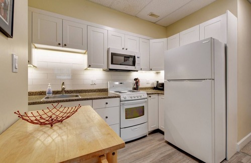 Brentwood Bay House | Waterfront Wonderland: Your 2-Bedroom Oasis in Brentwood Bay