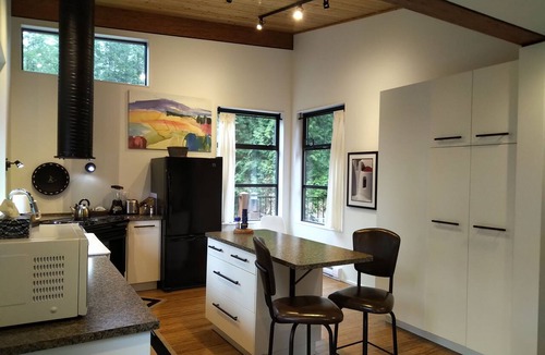 Madeira Park Cabin | Waterview Architectural Gem - Romantic Seclusion!