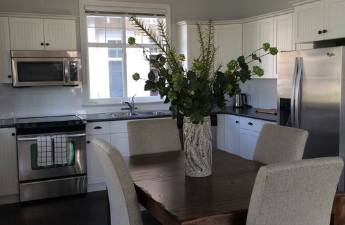 Osoyoos Cottage | We Invite You.