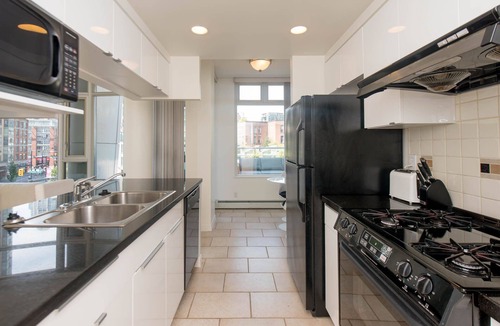 Yaletown Condo | Welcome home to this beautiful unit with large balcony, in the best location!
