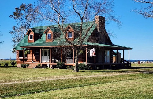 Columbia Cabin | Welcoming Hooks Hideaway-The Cabin on the Albemarle Sound