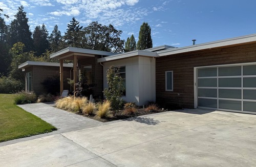 North Saanich House | West Coast Wonder close to beaches and Sidney with organic/local breakfast foods