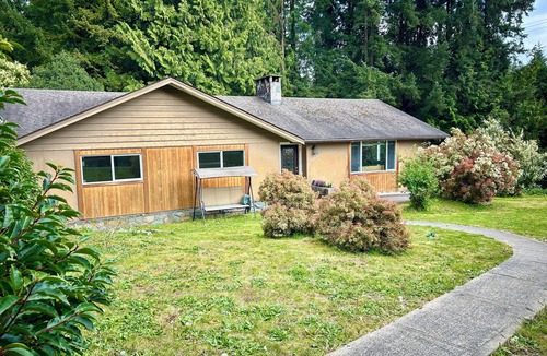 West Vancouver House | West Van Retreat | 3BR Near Beach & Mountains