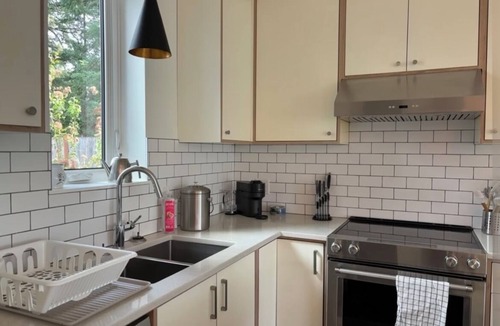 Saanich West Apartment | Westcoast Modern 2-Bedroom Suite in Strawberry Vale