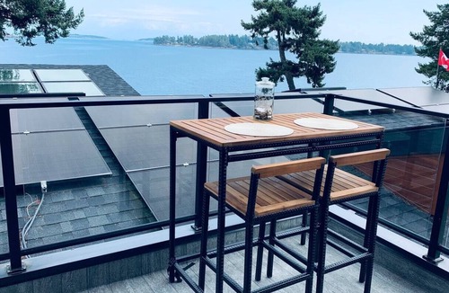Regional District of Nanaimo Condo | Westcoast paradise beside the sea