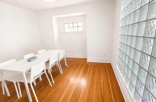 Kitsilano House | Westside Queen Bed Rooms near UBC Jericho Beach