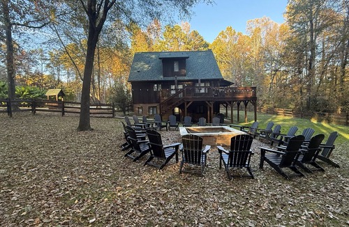 McLeansville Cabin | Whisper Chalet events w/hot tub , fenced yard string lights w/fire pit, privacy, free onsite parking