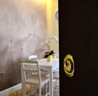 Torre Angela Apartment | White Apartment - Metro C