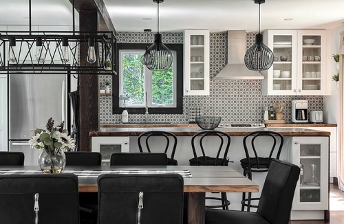 Lac-Superieur Ski Chalet | ❤️ White Cottage | Hot Tub | Private Lake Access | Mont-Tremblant Area