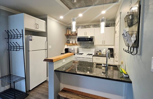 Courtenay Condo | White-Tail Hollow (309 - 1105 Henry Rd)