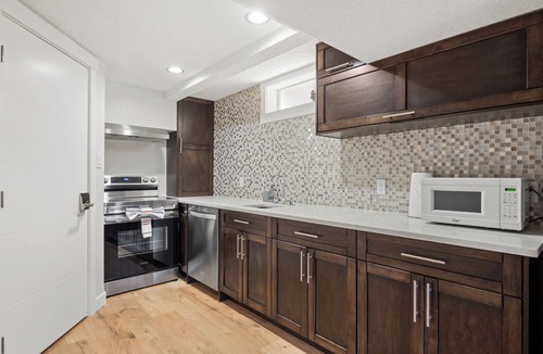 Willow Park House | Willow Park Suite - 1 Bdrm w Wifi, near Shopping