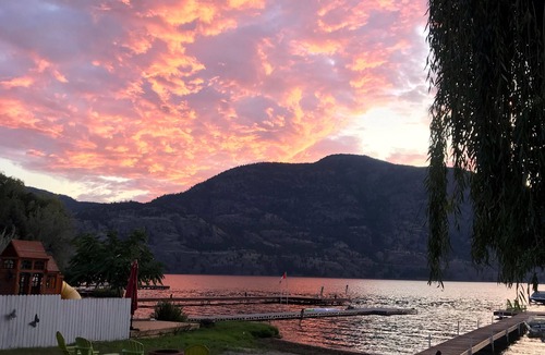 Okanagan-Similkameen House | Wine&Sun Escape! Beach &Dock.Great 4 Families & Pets! You get the whole suite.