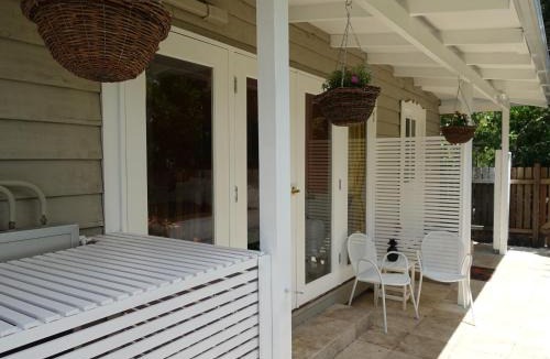 Palmwoods Bed & Breakfast | Winston Cottage