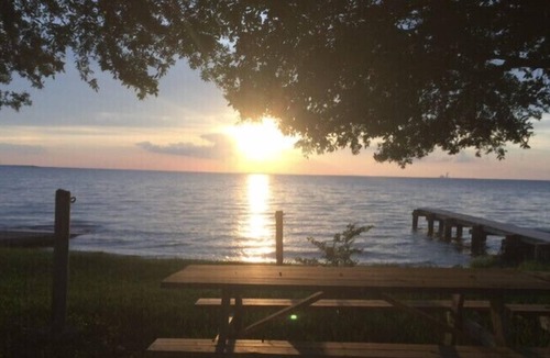 Moncks Corner House | Winter Beachfront Lakehouse w beautiful sunsets. Short term monthly rentals.