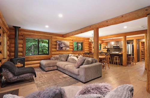 Courtenay Ski Chalet | Wintergreen Lodge, Mount Washington - Hot Tub