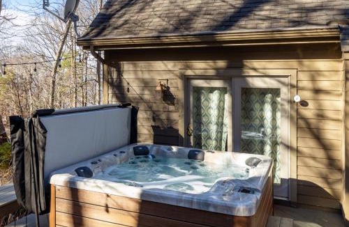 Nellysford House | Wintergreen springJacuzzifirepitpool access