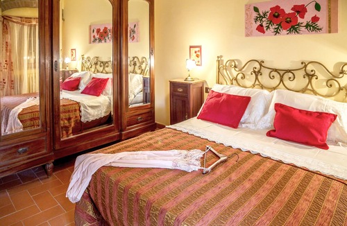 Donnini House | Wonderful apartment in small farmhouse with pool and garden