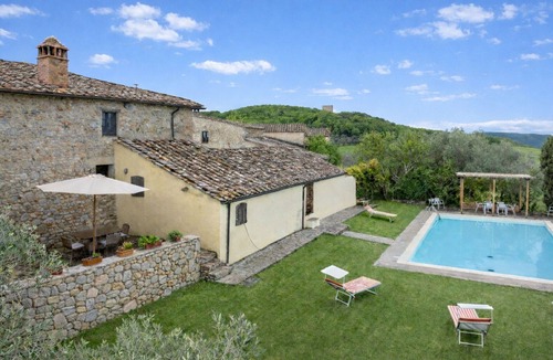 Monteroni d'Arbia Villa | Wonderful private villa with WIFI, private pool, TV, veranda and panoramic view, close to Siena