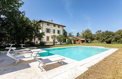 Scarperia Villa | Wonderful private villa for 16 people with private pool, WIFI, TV, patio and pets allowed
