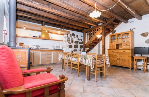 Manzano House | Wonderful villa for 4 guests with A/C, WIFI, TV and patio
