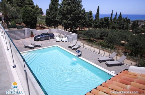 Scopello Villa | WWW.BAGLIORIDISICILIA.COM - LAST MINUTE 14 JULY - 1 AUGUST!