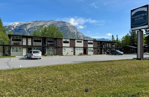 Dead Man's Flats Condo | Yam 26 - Upper Studio with King