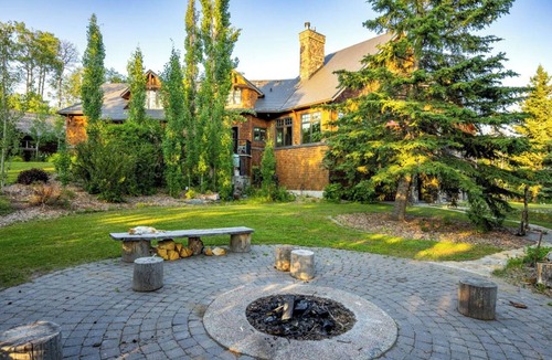 Priddis House | Yellowstone like ranch house retreat 15 minutes from Calgary city limits!