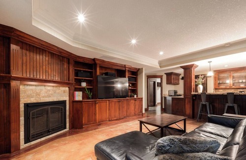 Priddis House | Yellowstone like ranch house retreat 15 minutes from Calgary city limits!