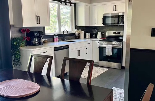 South Lethbridge House | Your Home away from Home.
