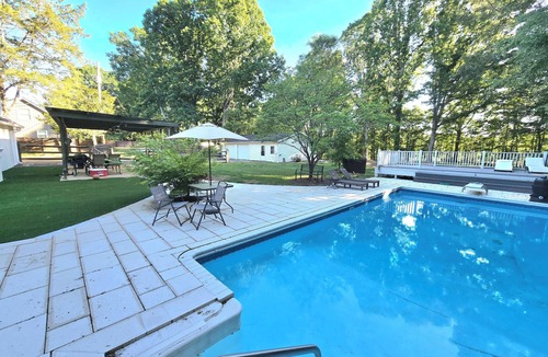 Weddington House | Your Peaceful Secured Garden Escape Guest House.