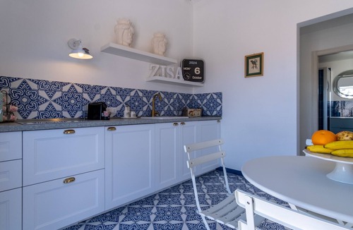Palermo Apartment | Zisa Top Romantic terrace & private outdoor Jacuzzi